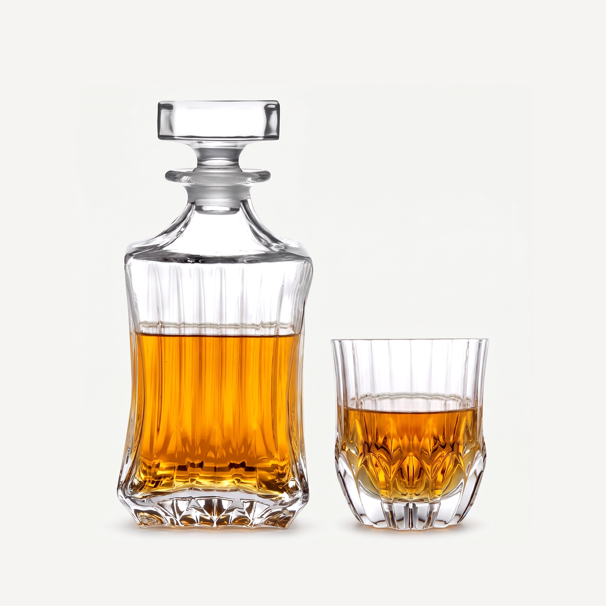 RCR Adagio whiskeyset karaf en glas gevuld met whisky