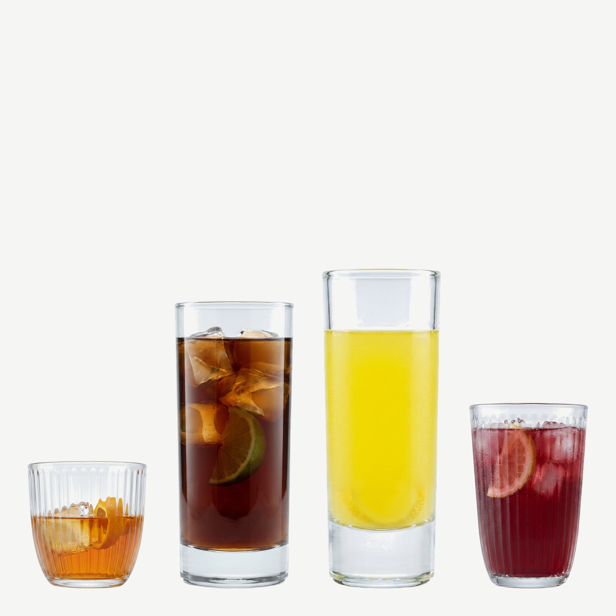 Studentenbox met tumbler, longdrinkglas, shotglas en bierglas gevuld