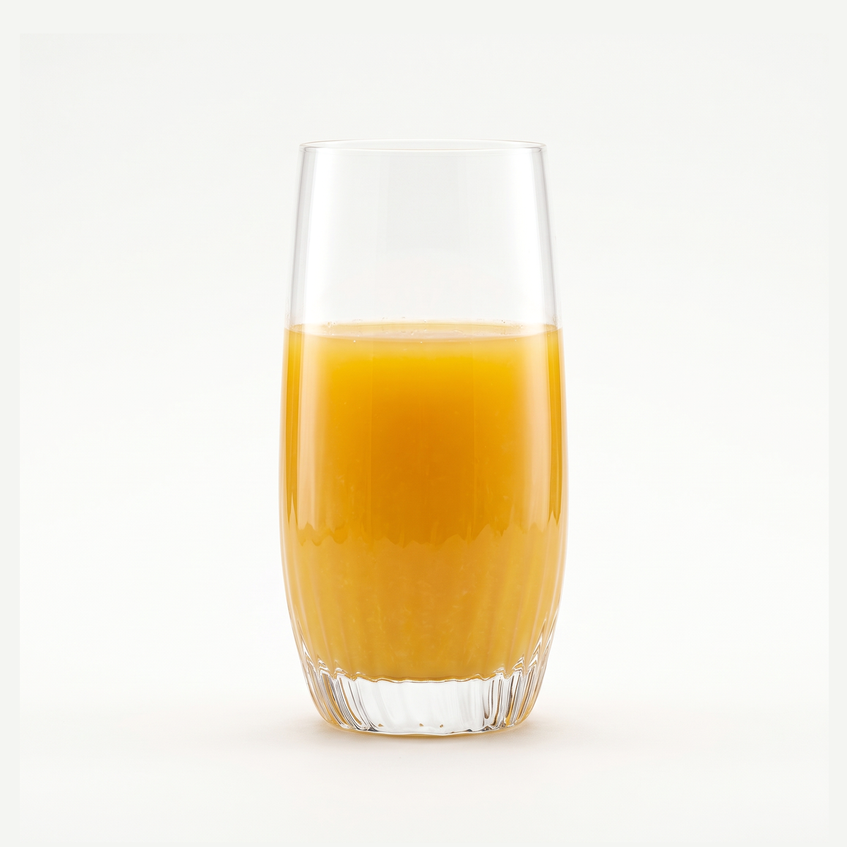 Zwiesel Glas Fortune Allroundglas 39,2 Cl gevuld met sinaasappelsap