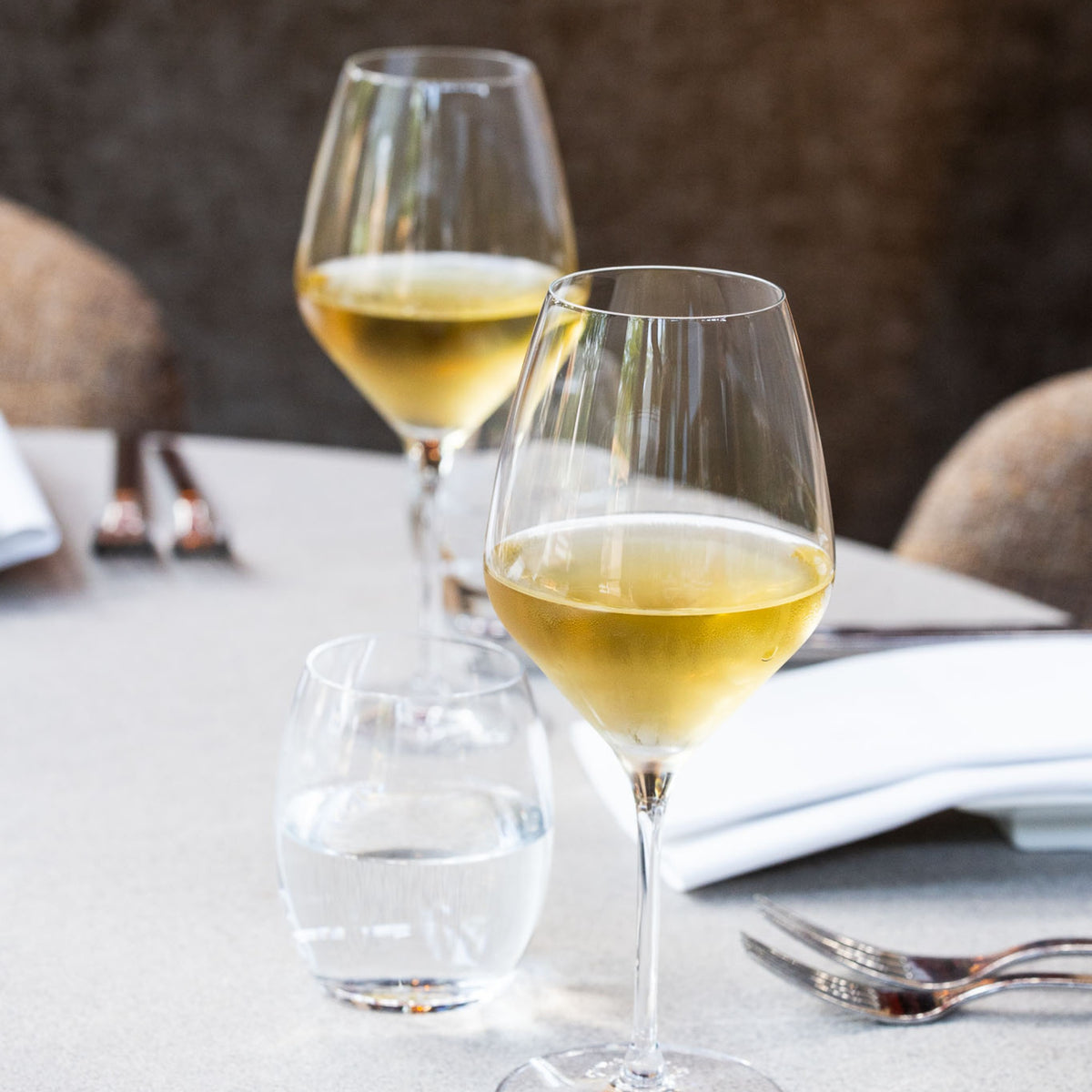 Bar Professional Excellence Wijnglas 50 Cl gevuld met witte wijn