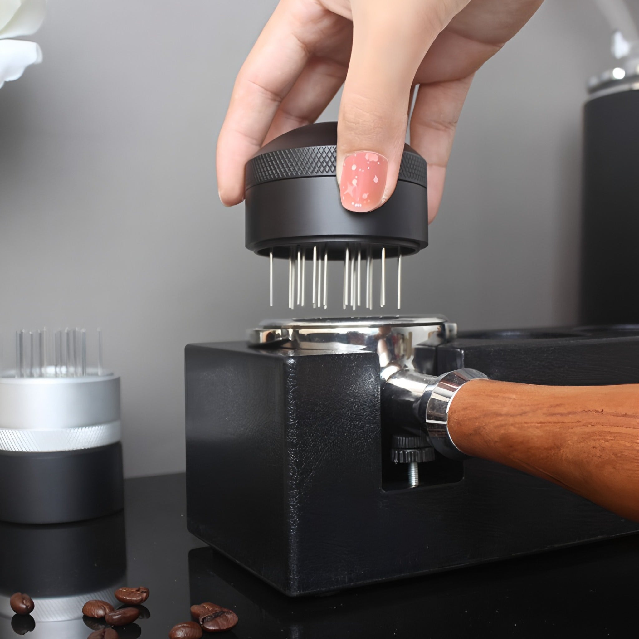 Bar Professional WDT Koffietool in gebruik
