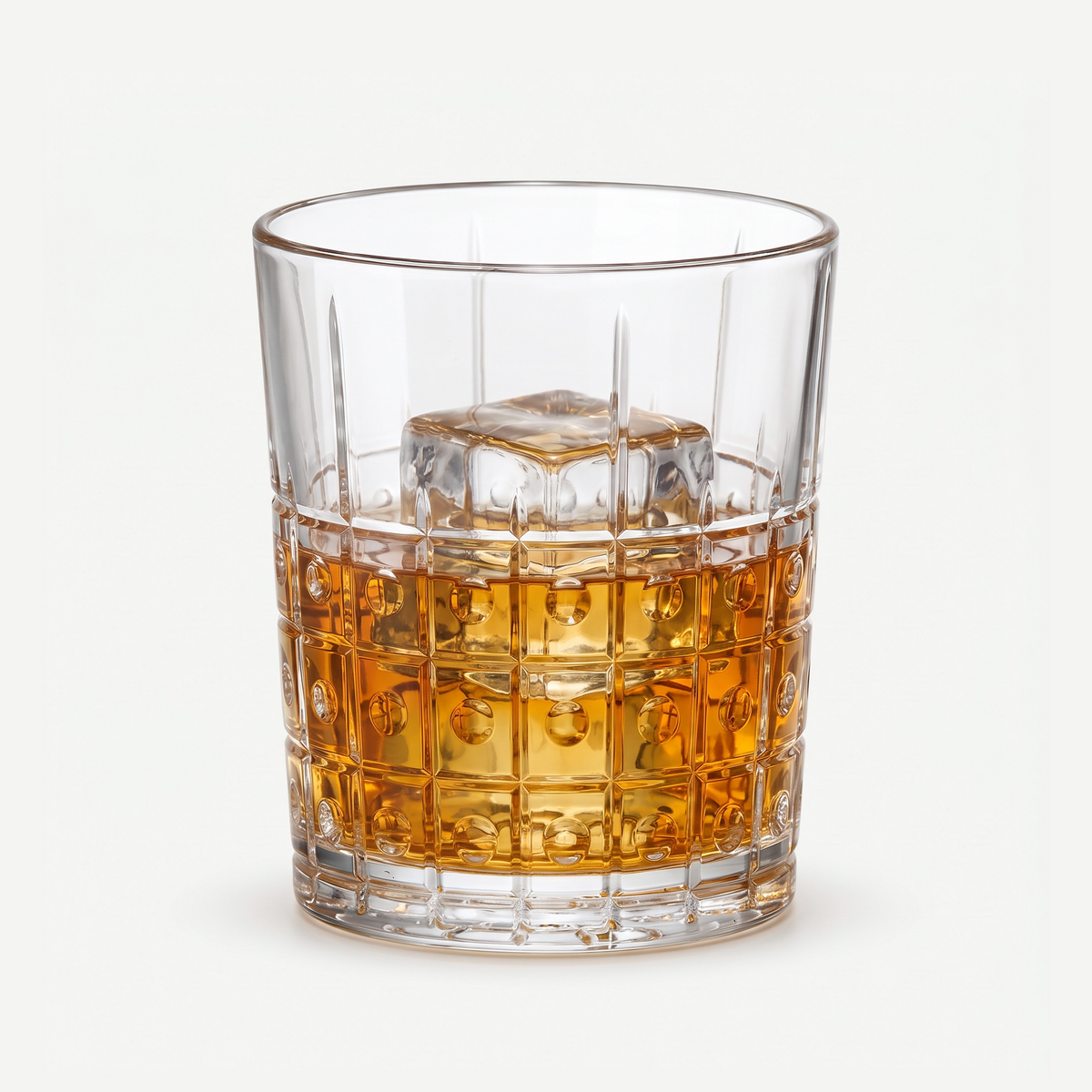 Bormioli Rocco Este Tumbler 37 Cl gevuld met whisky en ijs