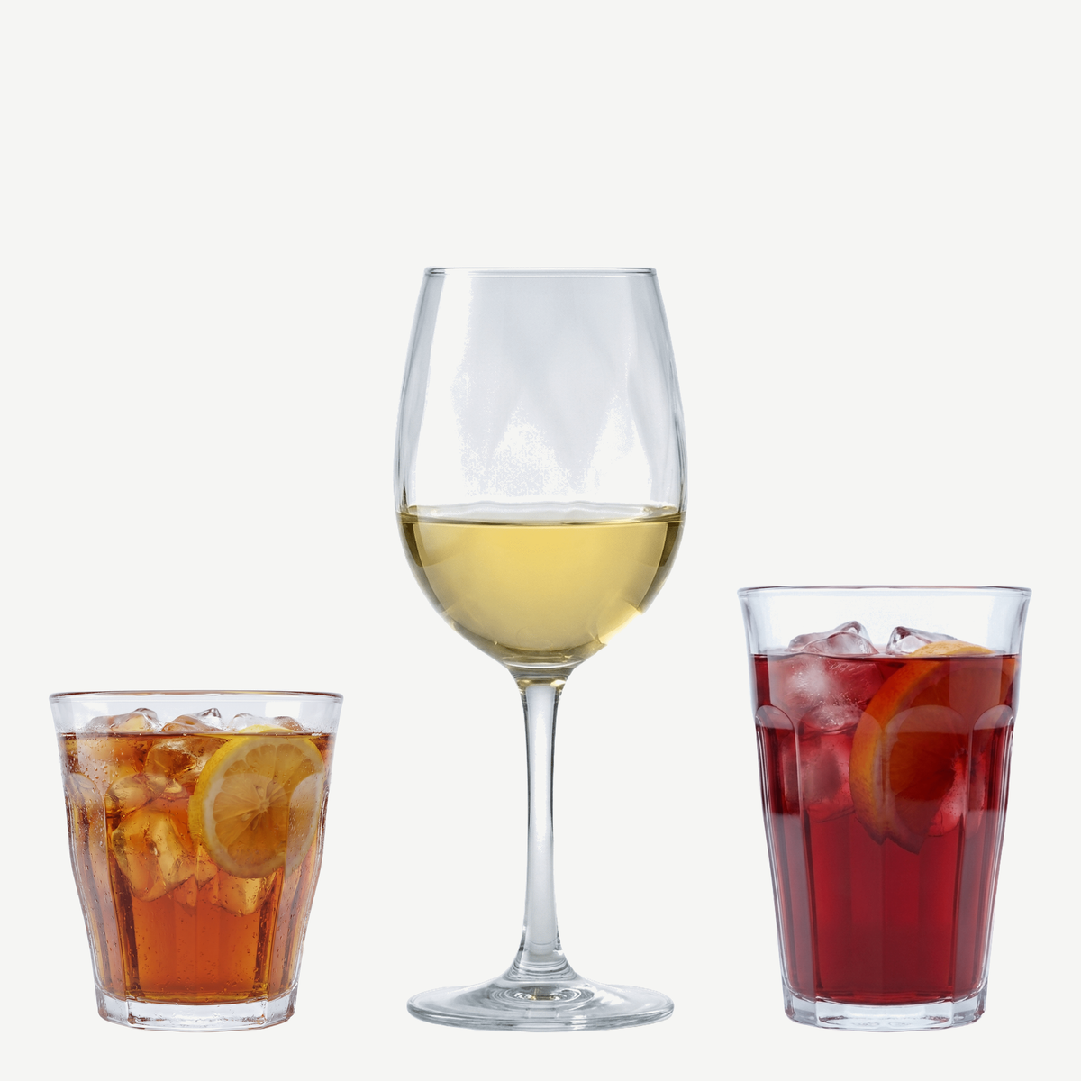 Eerste huis box met waterglas, wijnglas en longdrinkglas gevuld
