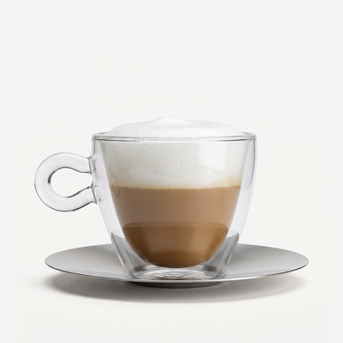 Luigi Bormioli Thermic Glass koffieglas 30 cl gevuld met koffie op rvs schotel